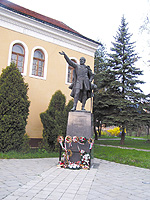 Rozsny� - Kossuth Lajos szobra